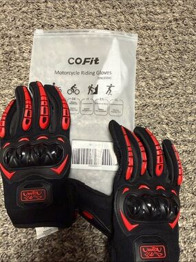 CoFit Motorcycle Riding Gloves in Black & Red